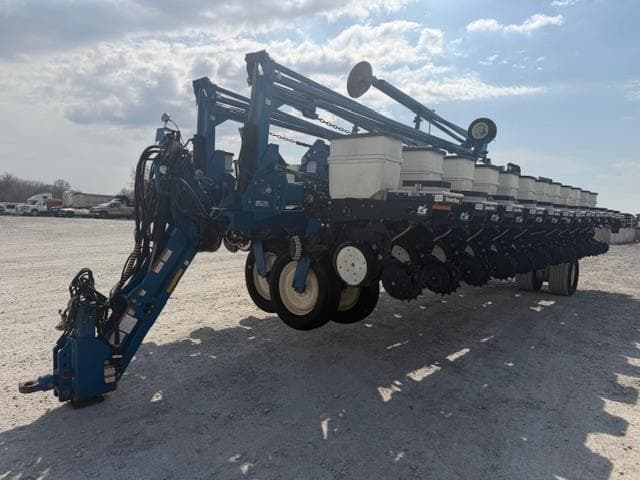 Image of Kinze 3700 equipment image 2