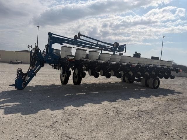 Image of Kinze 3700 equipment image 3