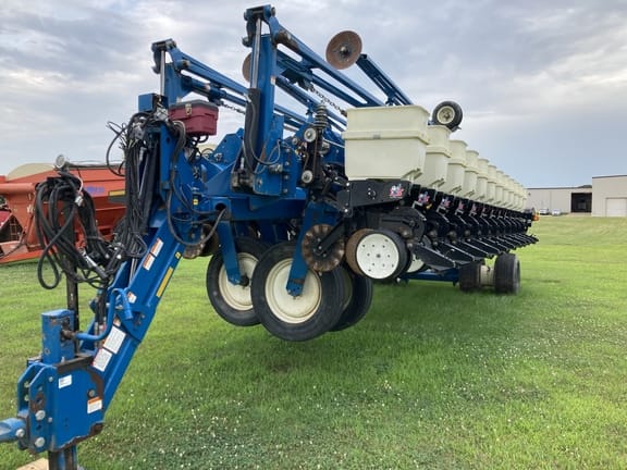 Main image Kinze 3700