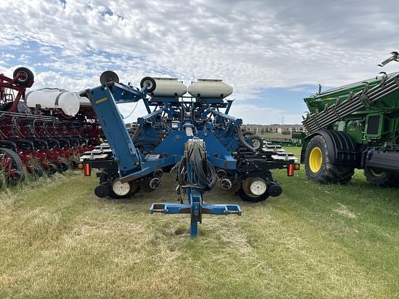 Image of Kinze 3800 equipment image 1