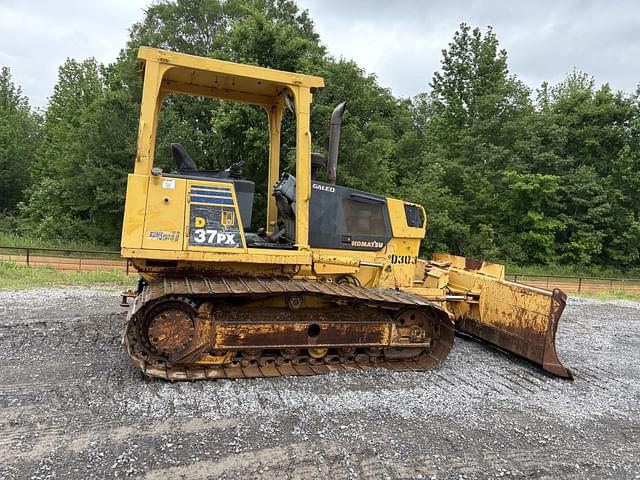 Image of Komatsu D37PX-21 equipment image 4