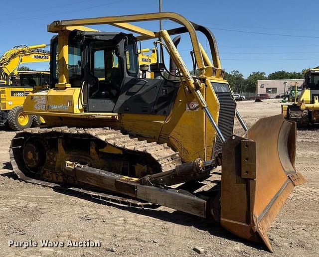 Image of Komatsu D65EX-15E0 equipment image 3