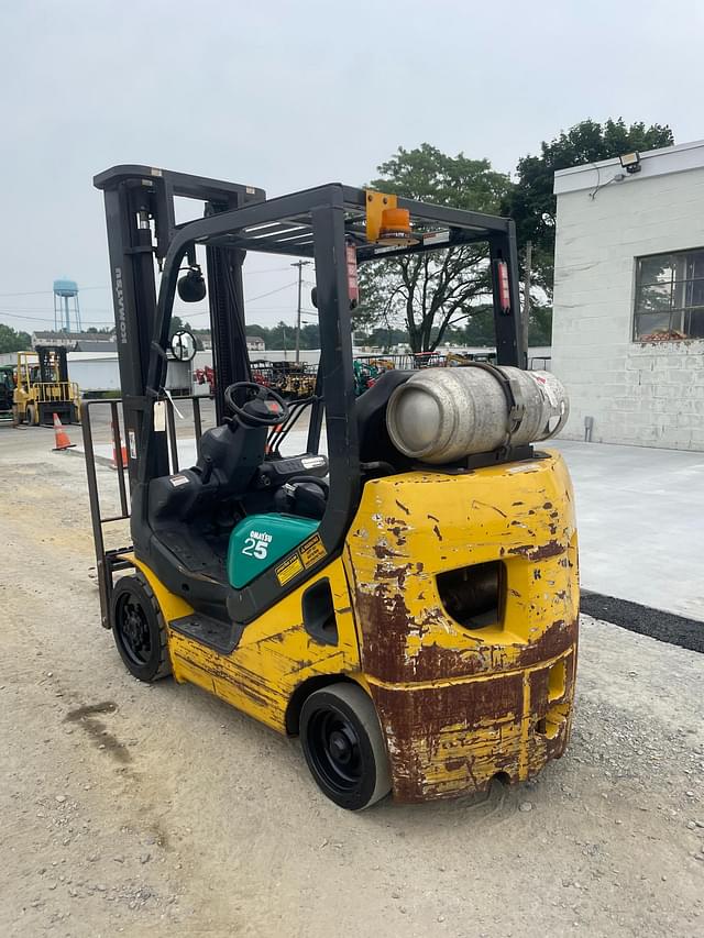Image of Komatsu FG25 equipment image 3