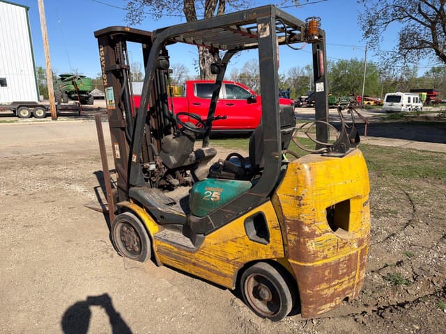 Image of Komatsu FG25ST equipment image 3