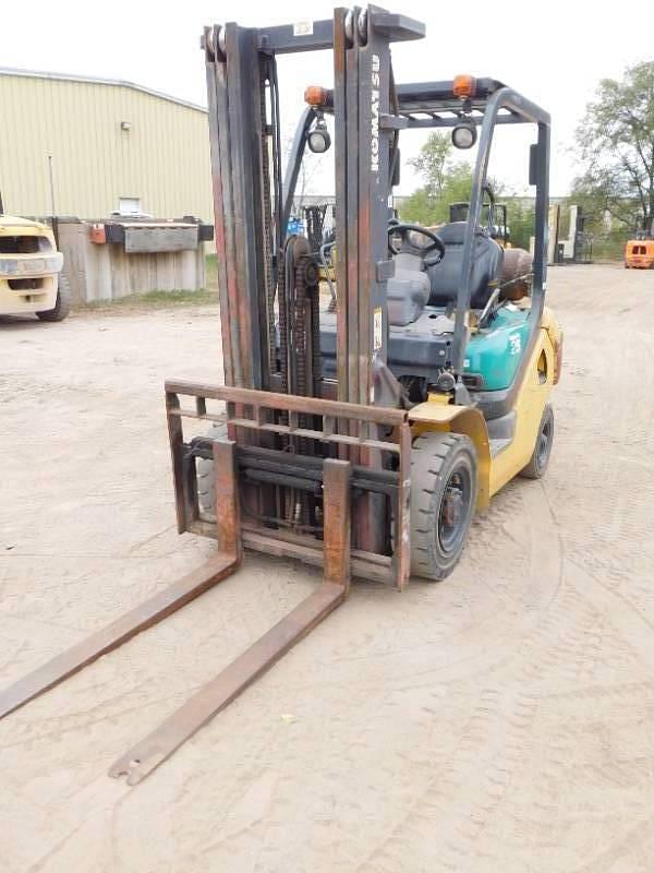 Image of Komatsu FG25T-16 equipment image 3