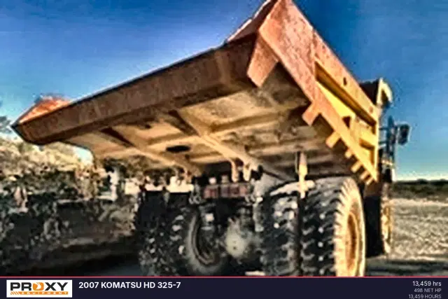 Image of Komatsu HD325-7 equipment image 4