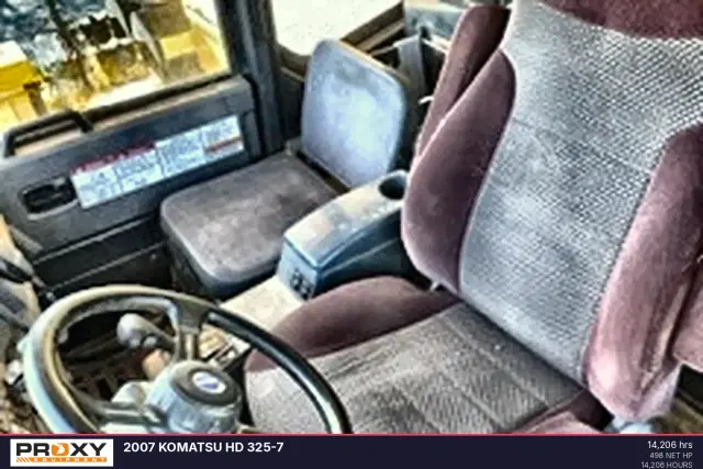 Image of Komatsu HD325-7 equipment image 3
