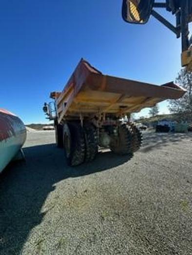 Image of Komatsu HD325-7 equipment image 1