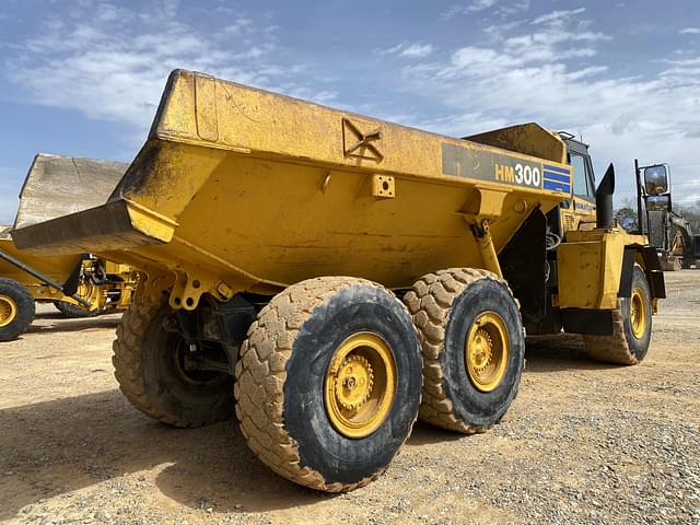 Image of Komatsu HM300-2 equipment image 2