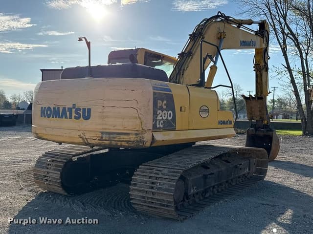 Image of Komatsu PC200LC-8 equipment image 4