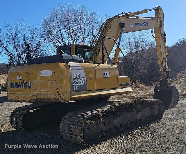 Image of Komatsu PC220LC-8 equipment image 4