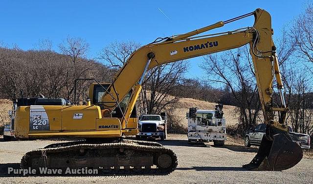 Image of Komatsu PC220LC-8 equipment image 3