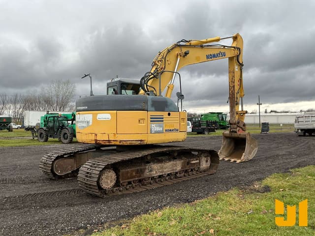 Image of Komatsu PC228USLC-3 equipment image 4