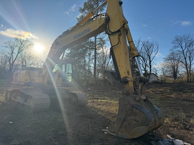 Image of Komatsu PC270LC-8 equipment image 2