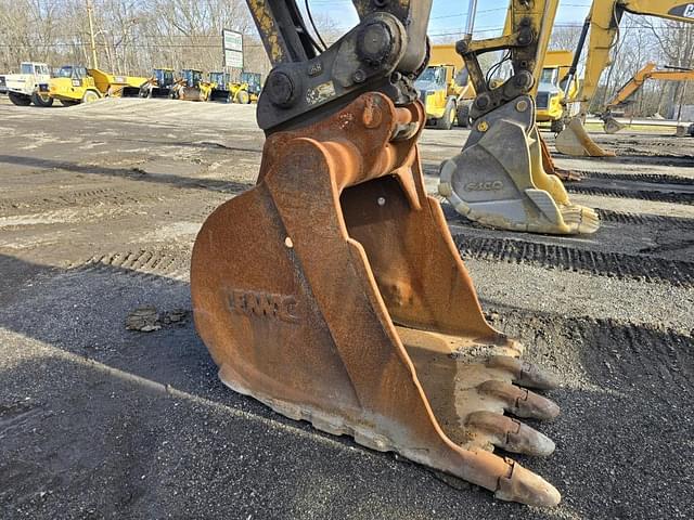 Image of Komatsu PC300LC equipment image 1