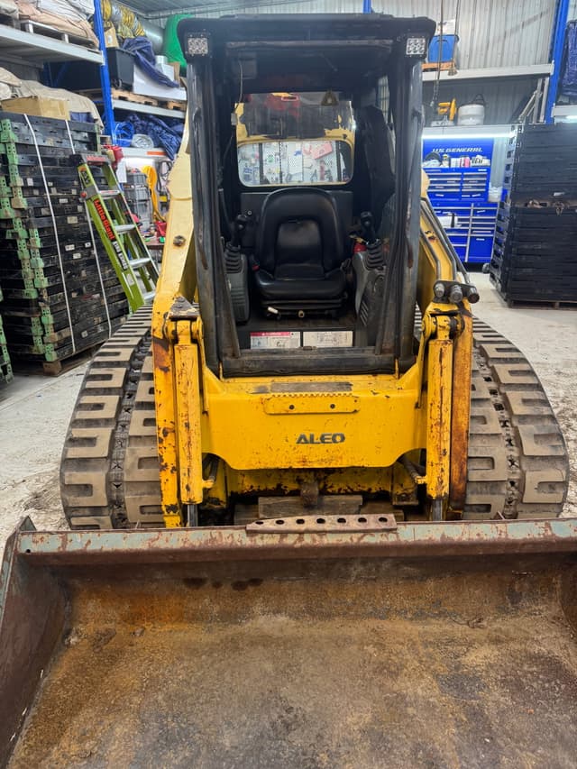 Image of Komatsu SK1026 equipment image 2