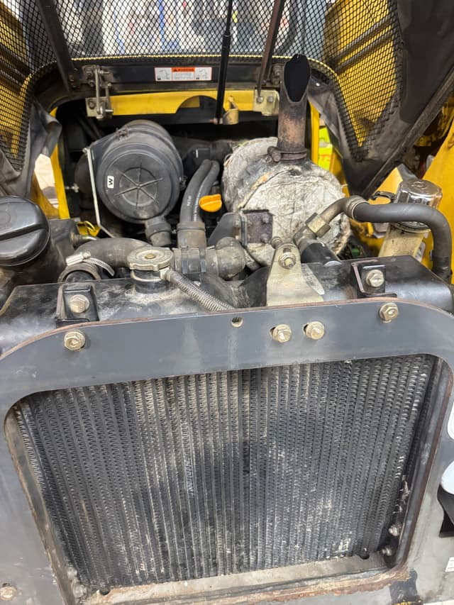 Image of Komatsu SK1026 equipment image 4