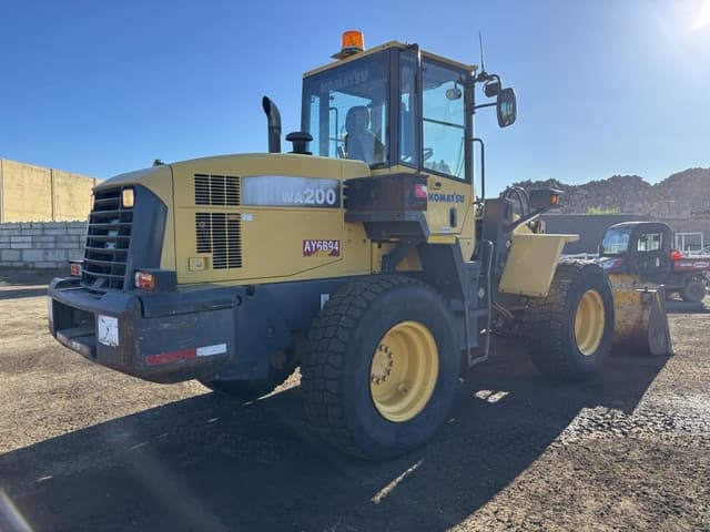 Image of Komatsu WA200-5 equipment image 2