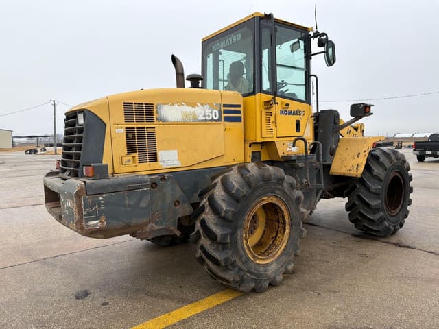 Image of Komatsu WA250-5 equipment image 3
