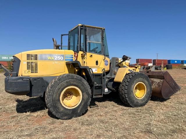 Image of Komatsu WA250 equipment image 2