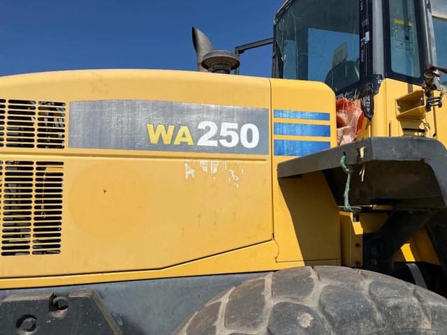 Image of Komatsu WA250 equipment image 1