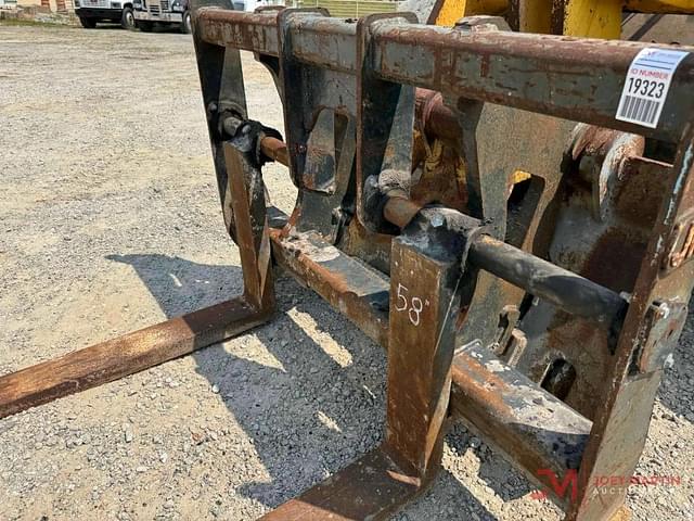 Image of Komatsu WA320-5L equipment image 4