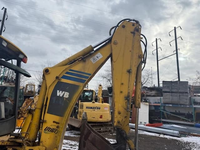 Image of Komatsu WB146 equipment image 4
