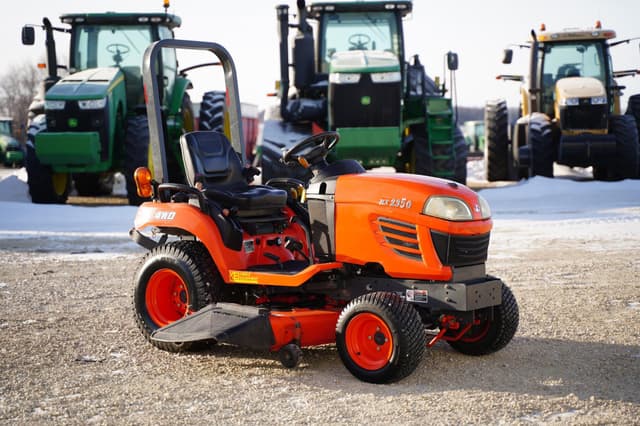 Image of Kubota BX2350 equipment image 2