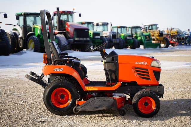 Image of Kubota BX2350 equipment image 3