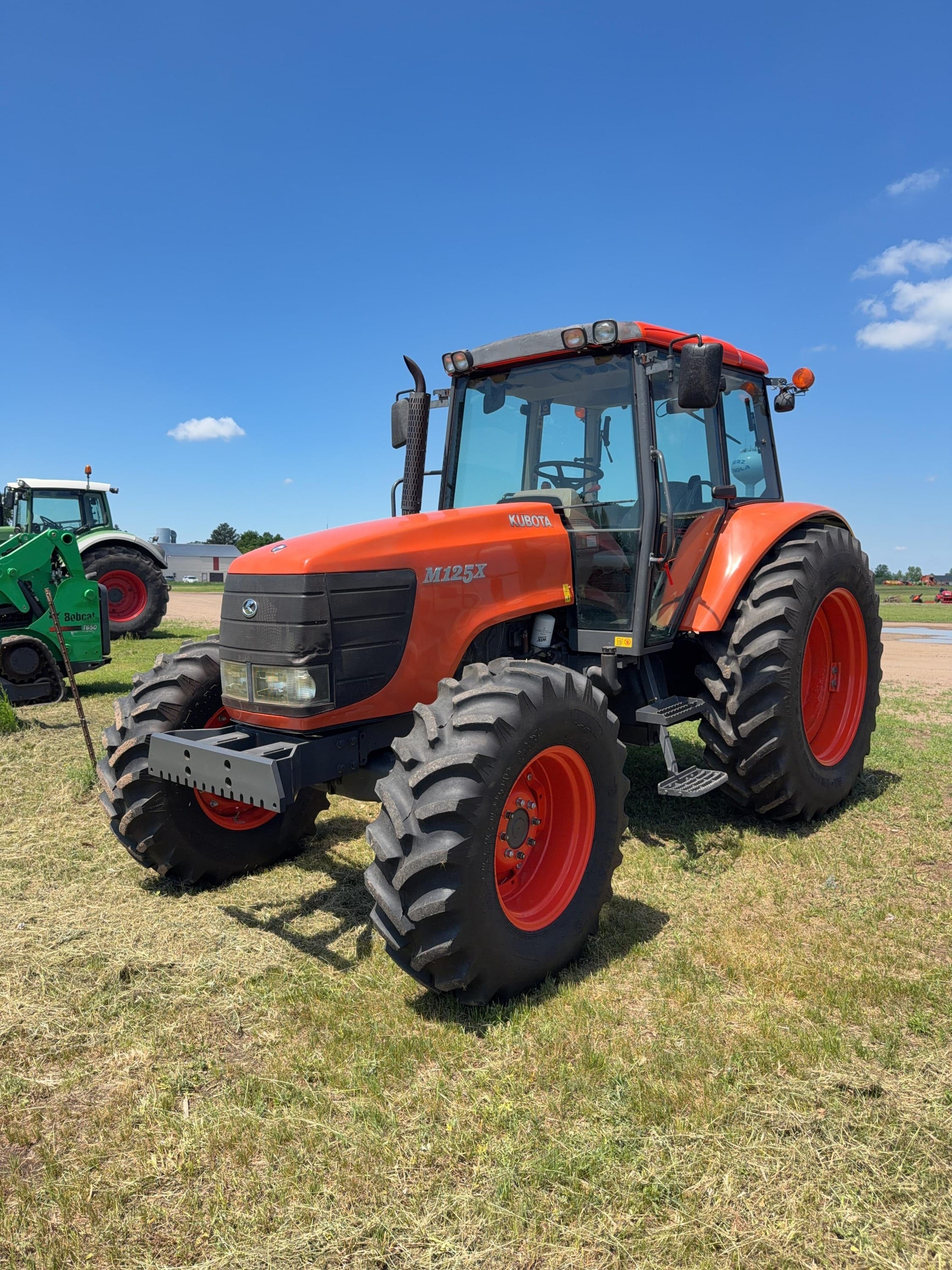 2007 Kubota M125X Equipment Image0