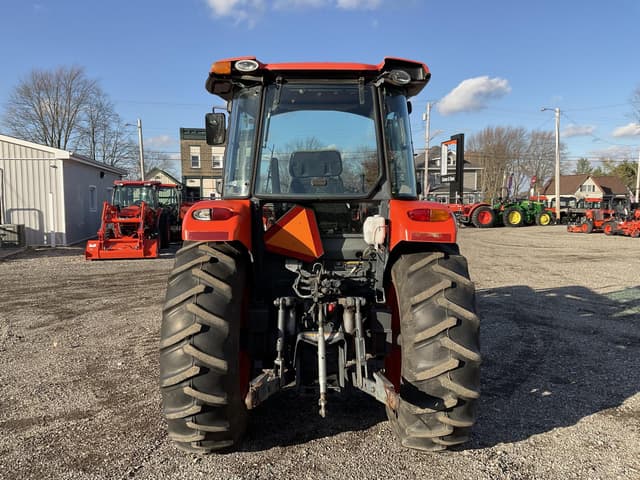 Image of Kubota M7040 equipment image 3