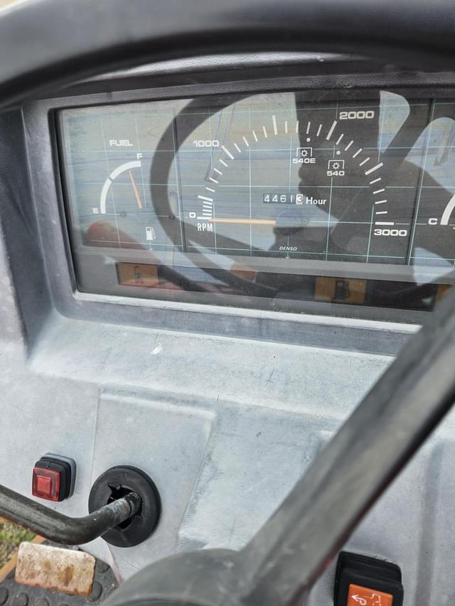 Image of Kubota M8200 equipment image 1