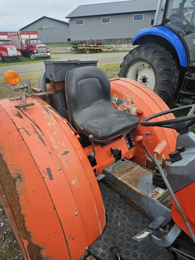 Image of Kubota M8200 equipment image 3