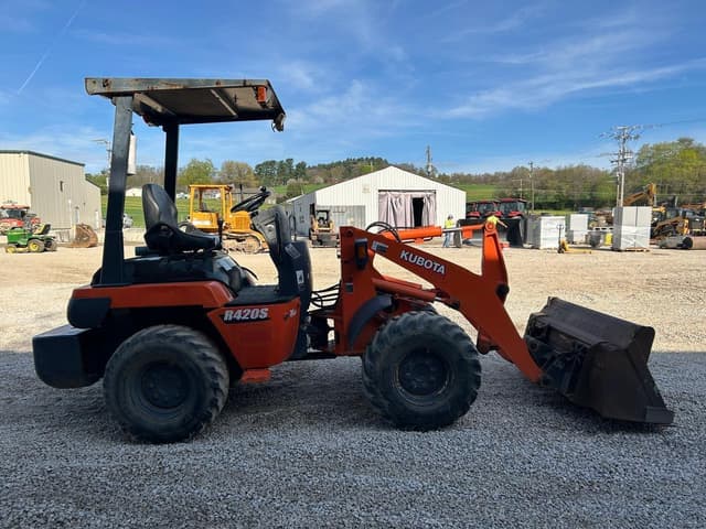 Image of Kubota R420S equipment image 4