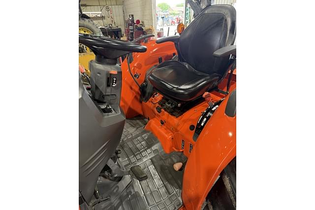 Image of Kubota L5740 equipment image 3
