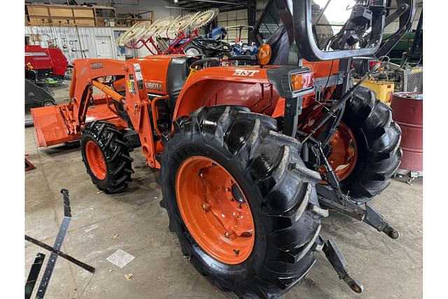 Image of Kubota L5740 equipment image 2