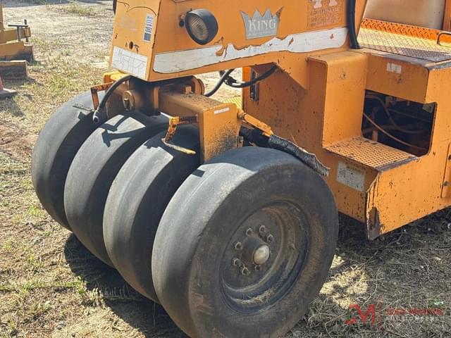 Image of LeeBoy 420  equipment image 4
