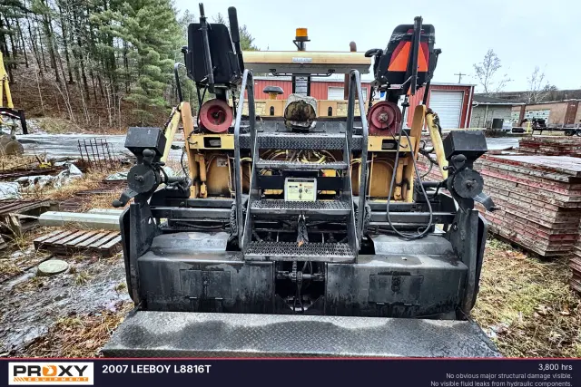 Image of LeeBoy L8816T equipment image 3