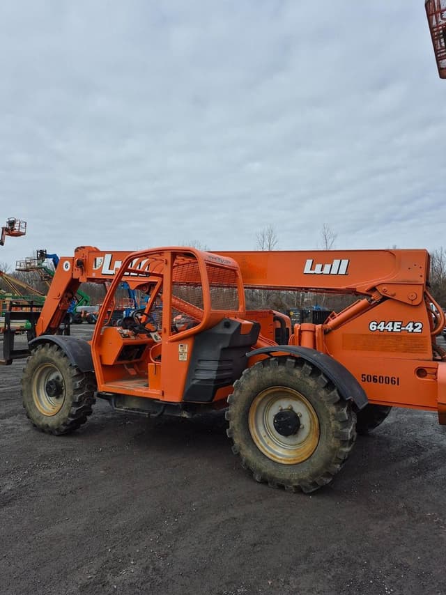 Image of Lull 644E-42 equipment image 1