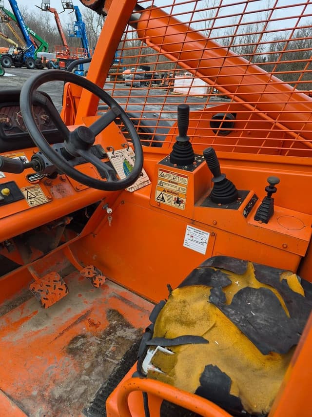 Image of Lull 644E-42 equipment image 4