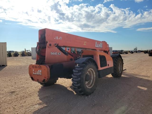 Image of Lull 944E-42 equipment image 4