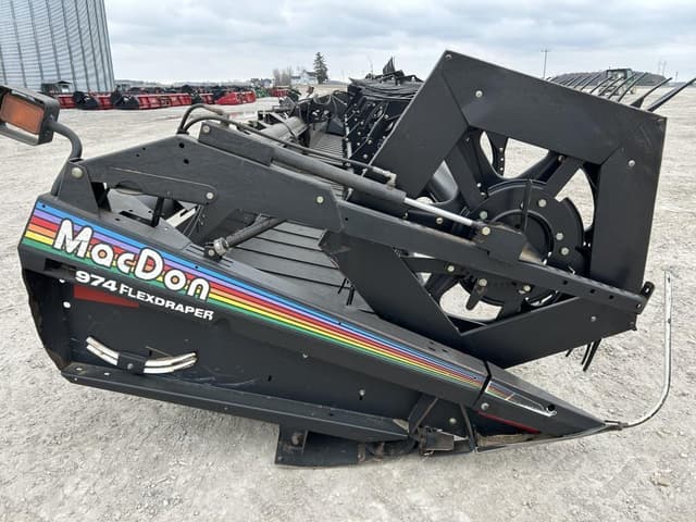 Image of MacDon 974 equipment image 3
