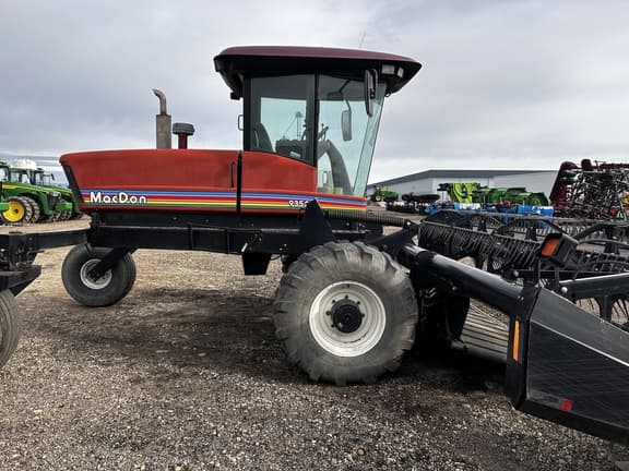 Image of MacDon 9352C equipment image 1