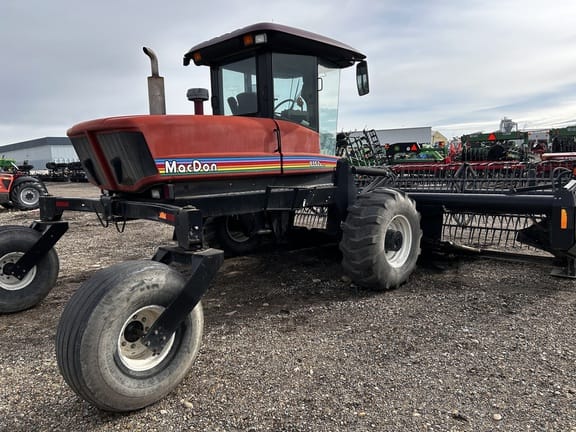 2007 MacDon 9352C Equipment Image0