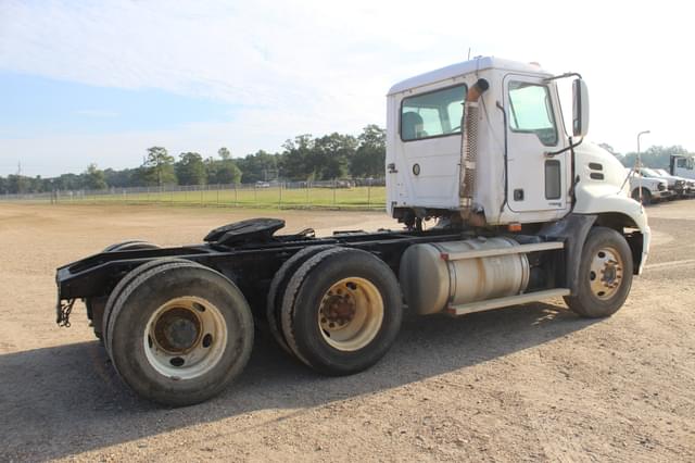 Image of Mack 613 equipment image 2
