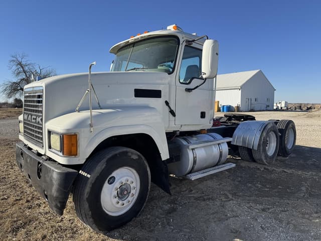 Image of Mack CH600 equipment image 2