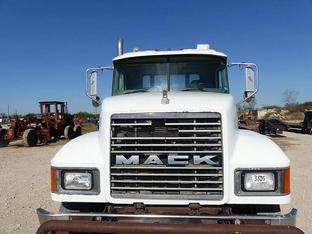 Image of Mack CH600 equipment image 2