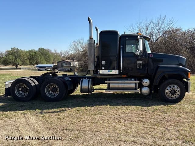 Image of Mack CHN613 equipment image 3