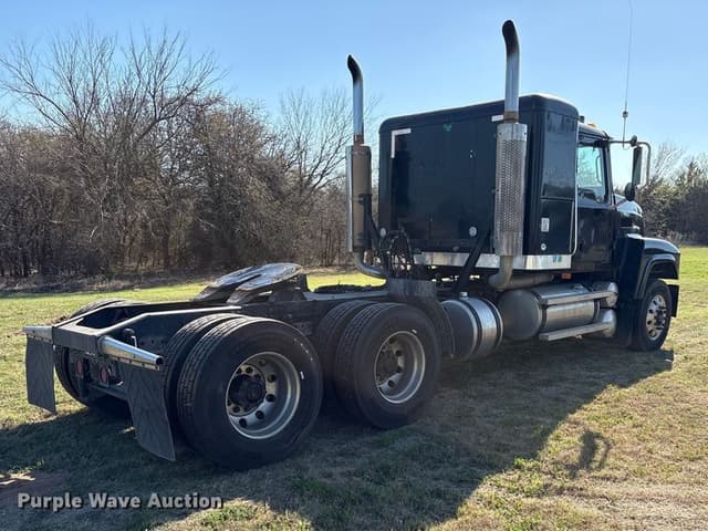 Image of Mack CHN613 equipment image 4