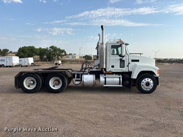 Image of Mack CHN613 equipment image 3
